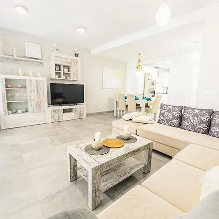 Sun Kissed Beach House Familias Apartment *