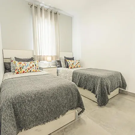 Sun Kissed Beach House Familias Apartment *