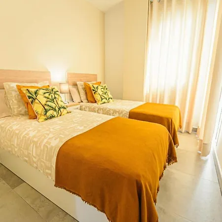 Sun Kissed Beach House Familias *